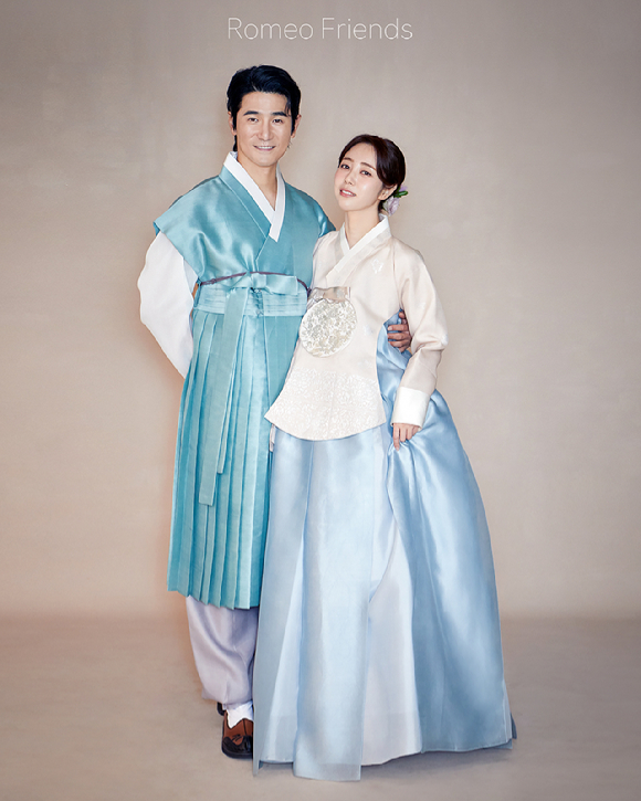 '사냥개들' 하수호가 24일 '품절남' 대열에 합류했다. [사진= 해피메리드컴퍼니, 디렉터 봉드, 로미오프렌즈, 모니카블랑쉬, 스플렌디노, 닉스플로라, 모아위, 규중칠우, 정부자스타일리스트, 웨딩미]