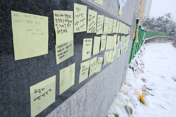 지난 11일 대전 서구 한 장례식장에 대전 초등학교 살인사건 피해자인 김하늘(8)양의 빈소가 마련돼 있다. 유족 측은 "다시는 제2의 하늘이가 발생하면 안 된다는 생각에 아이의 이름과 얼굴을 공개한다"고 밝혔다. [사진=연합뉴스]