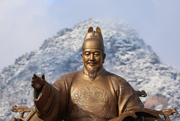 같은 한자문화권에 속한 한국과 일본이 서로 다른 문자 체계를 선택한 배경에 관심이 쏠리고 있다. 사진은 AI 생성 이미지로, 본 기사 내용과 무관. [사진=챗GPT ]