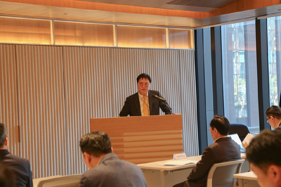 박상신 DL이앤씨 대표이사가 25일 서울 강서구 본사에서 열린 제5기 정기 주주총회에서 인사말을 하고 있다. [사진=DL이앤씨]