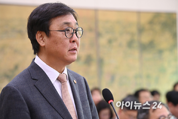 최휘영 문화체육관광부 장관이 11일 서울 여의도 국회에서 열린 문화체육관광위원회 전체회의에서 예산안 제안설명을 하고 있다. [사진=곽영래 기자]