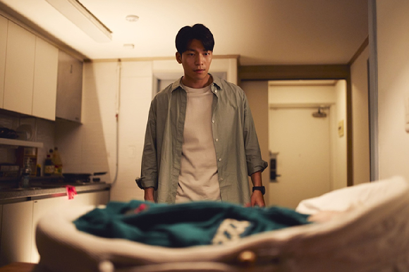 배우 위하준이 넷플릭스 시리즈 '오징어 게임' 시즌3 인터뷰에 앞서 포즈를 취하고 있다. [사진=넷플릭스]