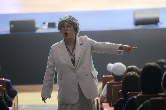 '제 13회 부산국제코미디페스티벌' 개막식 MC를 맡은 개그맨 박명수 [사진=부산국제코미디페스티벌 조직위원회 ]