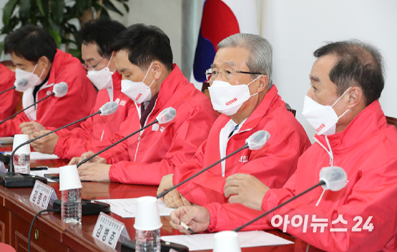 김종인 국민의힘 총괄선대위원장이 30일 국회에서 열린 중앙선거대책위원회의에서 발언하고 있다. [사진=김성진 기자]