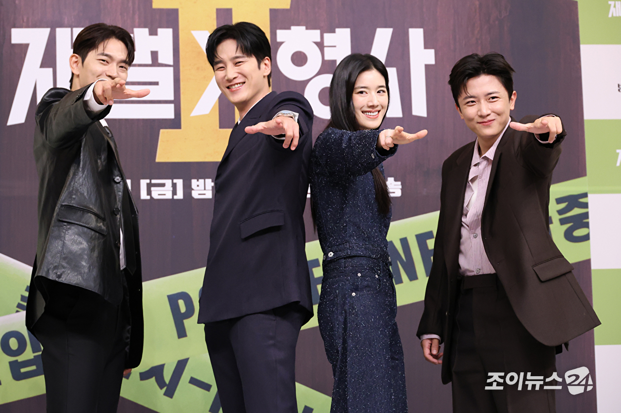 배우 김상준, 안보현, 정은채, 김신비가 4일 오전 서울 양천구 목동 SBS에서 진행된 SBS 새 금토드라마 '재벌X형사2' 제작발표회에 참석해 포즈를 취하고 있다. [사진=문수지 기자]