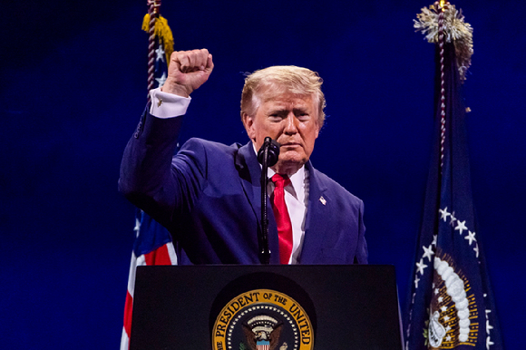 7월 4일(현지 시각), 미국 워싱턴 D.C. 내셔널몰에서 열린 '미국 건국 250주년(Salute to America 250)' 기념행사에서 도널드 트럼프 미국 대통령이 연설하고 있다. [사진=연합뉴스/EPA]