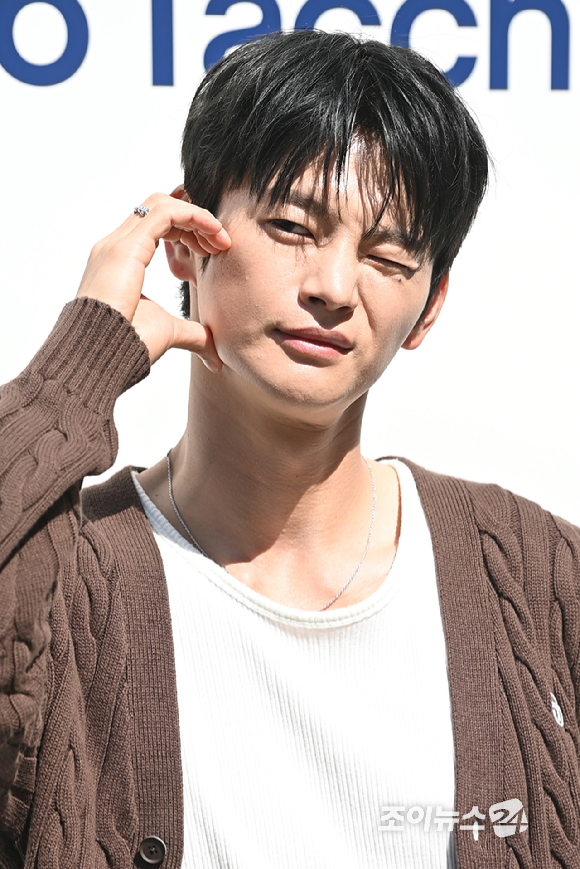 [포토] &quot;다 됩니다&quot; 서인국, 포토월 위 끼폭발 포즈