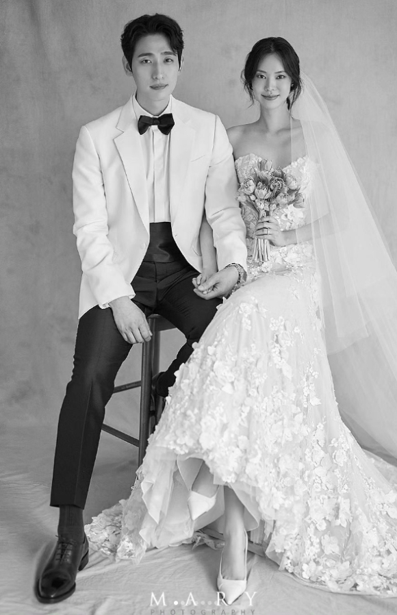 윤박 김수빈 웨딩화보 [사진=라씨엘 인스타그램]