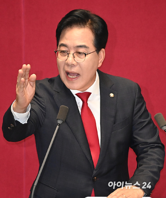 송언석 국민의힘 원내대표가 10일 서울 여의도 국회 본회의에서 교섭단체 대표 연설을 하고 있다. [사진=곽영래 기자]