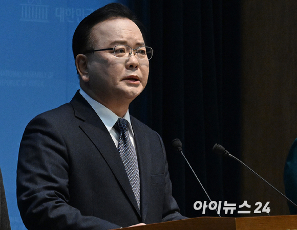 김부겸 전 국무총리가 30일 서울 여의도 국회 소통관에서 대구시장 출마를 선언하고 있다. [사진=곽영래 기자]