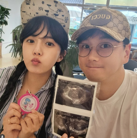 자본시장법상 부정거래행위 금지 위반 혐의를 받는 하이브(HYBE) 방시혁 의장이 15일 오전 서울경찰청 금융범죄수사대에 출석하고 있다. [사진=곽영래 기자]