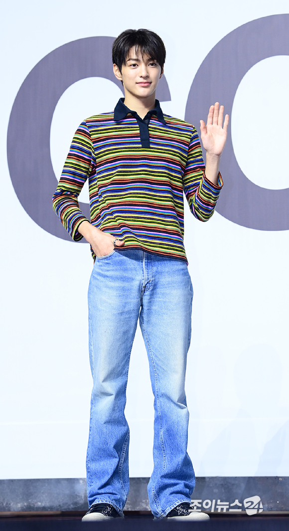 그룹 코르티스 건호가 18일 오후 서울 용산구 블루스퀘어에서 열린 코르티스(CORTIS) 데뷔 쇼케이스 '컬러 아웃사이드 더 라인스'(COLOR OUTSIDE THE LINES)에 참석하고 있다. [사진=정소희 기자]