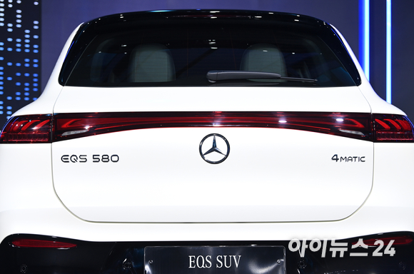 메르세데스-벤츠 코리아가 1일 오전 서울 용산구 한남동 그랜드 하얏트 호텔에서 전기 SUV '더 뉴 EQS SUV' 국내 출시 행사를 하고 있다. [사진=김성진 기자]