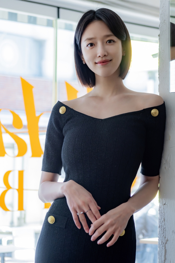 배우 표예진이 최근 서울 모처에서 진행된 SBS 금토드라마 '모범택시3' 종영 기념 인터뷰에서 포즈를 취하고 있다. [사진=시크릿이엔티]