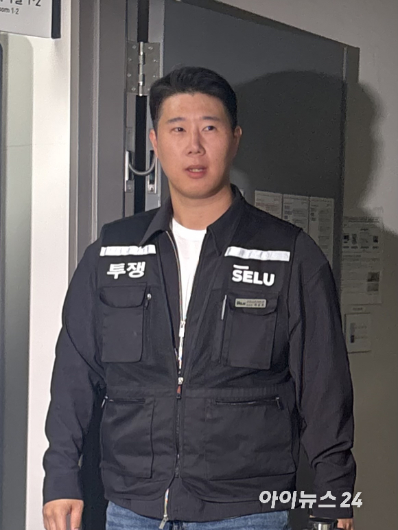 삼성전자 최대 노조인 초기업노동조합 삼성전자지부(이하 초기업노조) 최승호 위원장이 12일 세종시 정부세종청사 중앙노동위원회에서 열린 2차 사후조정회의에 참석했다. [사진=권서아 기자]