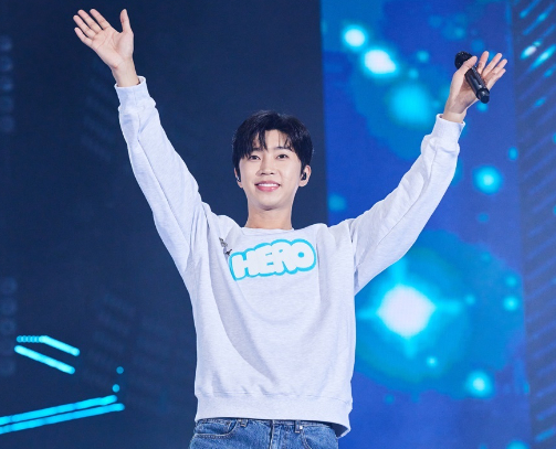 가수 임영웅이 2023 임영웅 전국투어 콘서트 'IM HERO'(아임 히어로) 대구 공연에서 팬들을 만나고 있다. [사진=물고기 뮤직]