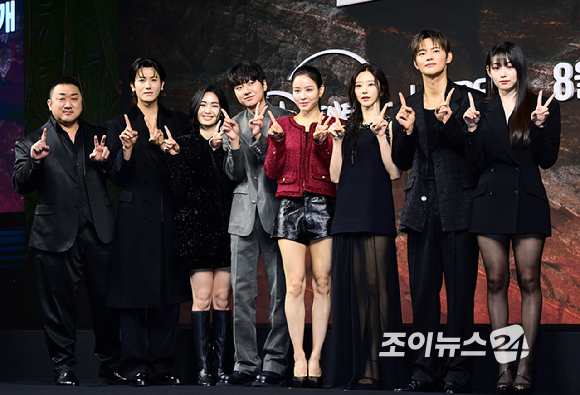 (왼쪽부터)마동석-박형식-레지나 레이-성유빈-안지혜-이주빈-서인국-강미나가 20일 오전 서울 중구 앰버서더 서울 풀만 호텔에서 열린 STUDIO X+U 드라마 '트웰브' 제작발표회에 참석하고 있다. [사진=정소희 기자]