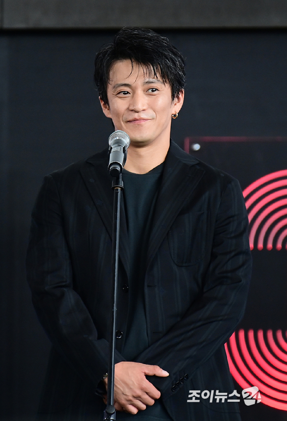 배우 오구리 슌이 20일 오후 부산광역시 해운대구 우동 영화의 전당에서 열린 제30회 부산국제영화제(BIFF) '로맨틱 어나니머스' 야외무대인사 행사에 참석하고 있다. [사진=정소희 기자]