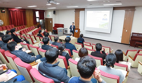 충남대학교병원은 19일 본관에서 중대재해처벌법 준수와 중대재해예방을 위한 안전관리자 역량 강화 교육을 진행했다.사진=충남대병원]