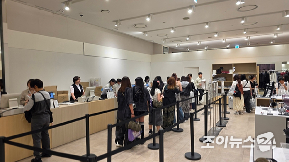 12일 부산시 해운대구 해운대 해수욕장에서 열린 'BTS 더 시티 아리랑 부산' 오프라인 액티비티 '러브 송 라운지', '러브 쿼터' 현장 이미지. [사진=정지원 기자]