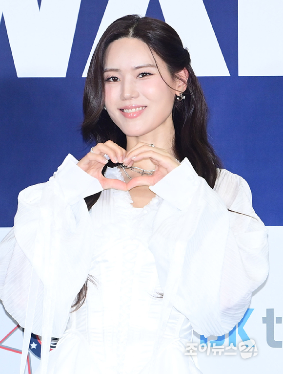 그룹 씨야(See Ya)가 27일 경기 고양시 킨텍스에서 열린 2026 케이 월드 드림 어워즈(K WORLD DREAM AWARDS)' 블루카펫에 참석하고 있다. [사진=정소희 기자]