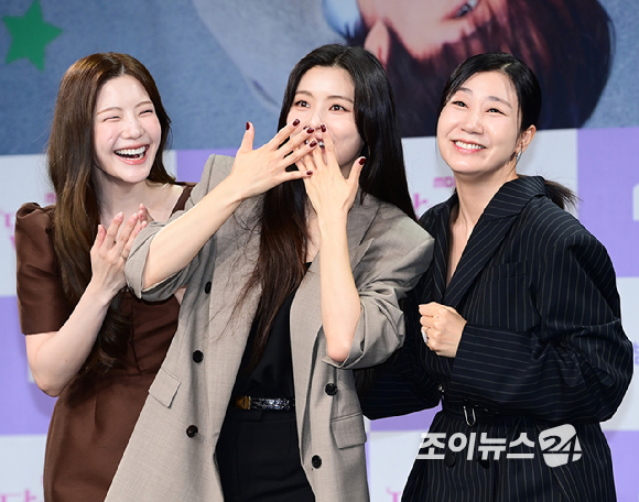 배우 조아람-이선빈-라미란이 16일 오전 서울 상암동 MBC 사옥에서 진행된 MBC 새 금토드라마 '달까지 가자' 제작발표회에 참석하고 있다. [사진=정소희 기자]
