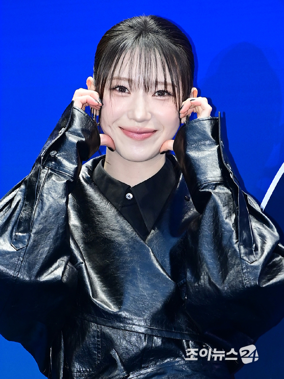 그룹 로켓펀치 수윤이 3일 오후 서울 동대문디자인플라자(DDP)에서 진행된 '2026 F/W 서울패션위크(SFW)' 오프닝 쇼 뮌 컬렉션 포토월 행사에 참석하고 있다. [사진=정소희 기자]