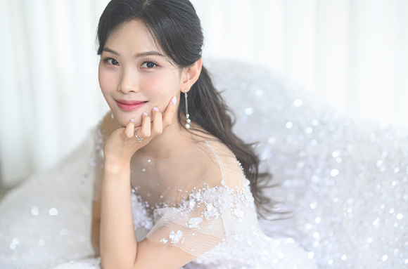 가수 가은이 웨딩화보를 촬영했다. [사진= 해피메리드컴퍼니, 웨딩디렉터봉드, 뮤아스튜디오, 모니카블랑쉬, 모아위, 웨딩미, 쇼위플로라, 스플렌디노, 규중칠우, 정민경스타일리스트, 스튜디오원]