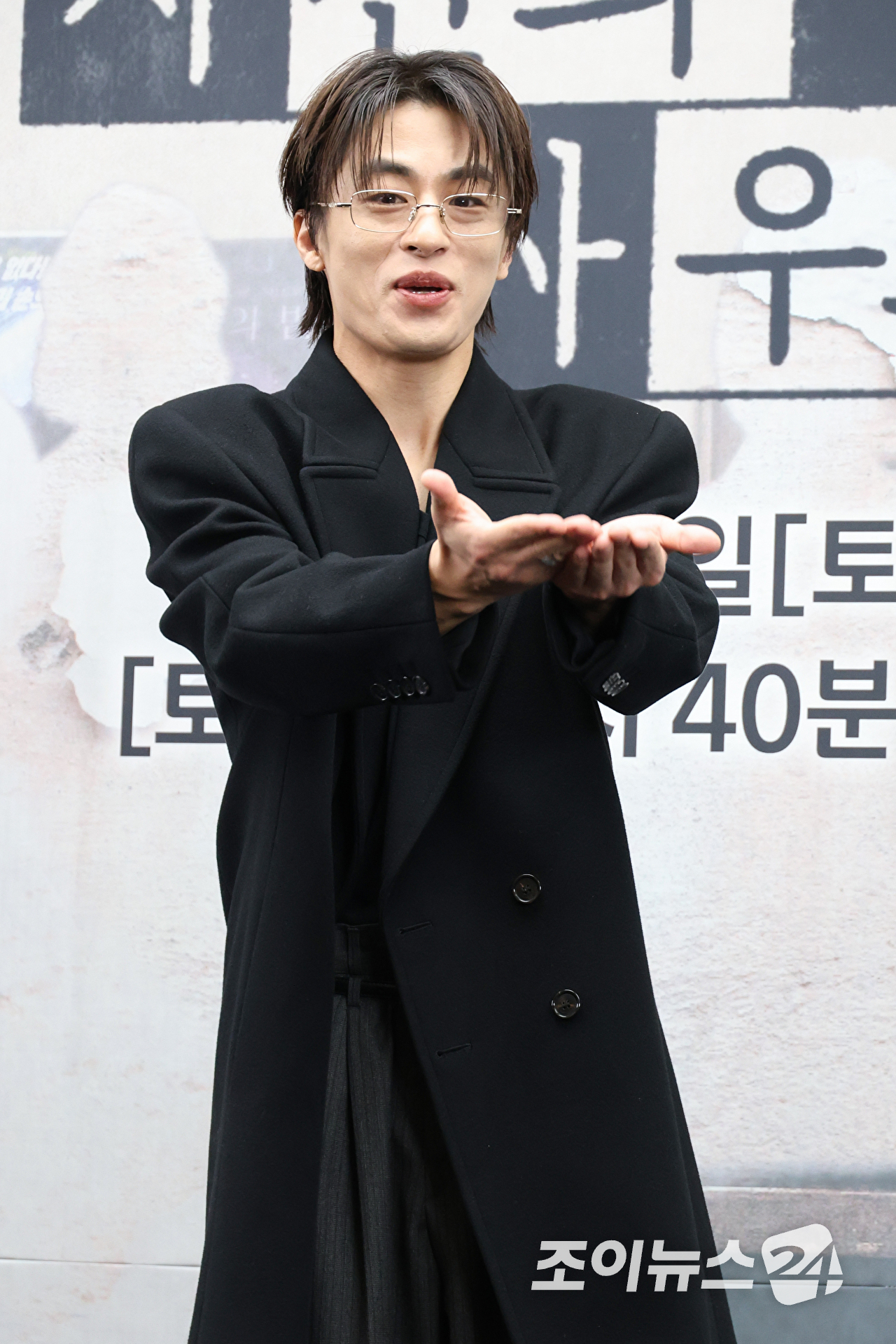 배우 구교환이 17일 오후 서울 마포구 상암동 스탠포드 호텔에서 열린 JTBC 새 토일드라마 '모두가 자신의 무가치함과 싸우고 있다' 제작발표회에 참석해 포즈를 취하고 있다. [사진=문수지 기자]