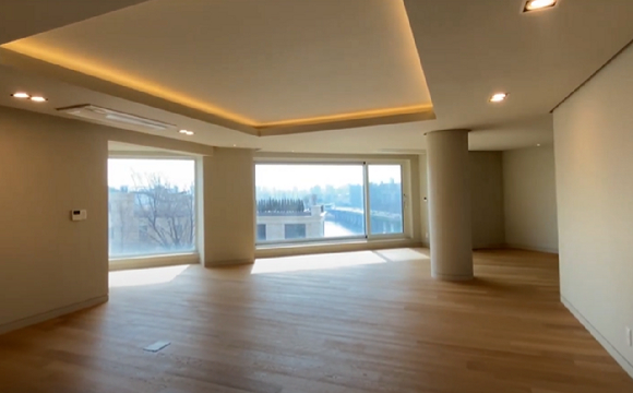 지난 2023년 배우 김혜수가 서울 영등포구 여의도 KBS홀에서 진행된 제44회 청룡영화상 레드카펫 행사에 시상식 MC로 참석하고 있다. [사진=정소희 기자]