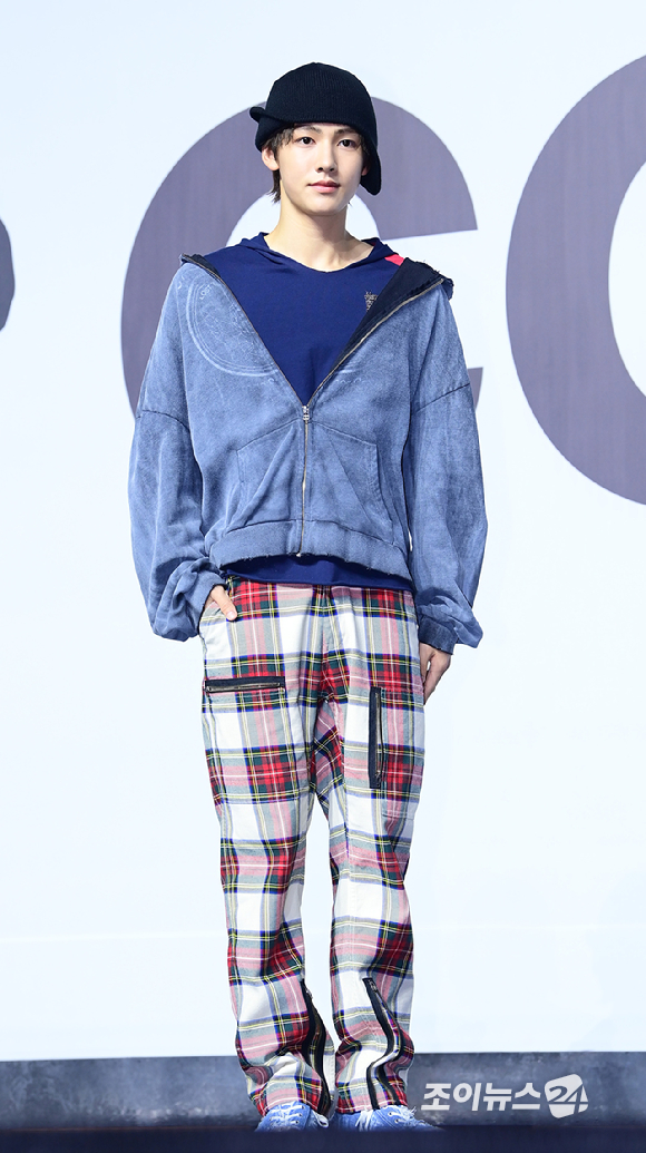 그룹 코르티스 성현이 18일 오후 서울 용산구 블루스퀘어에서 열린 코르티스(CORTIS) 데뷔 쇼케이스 '컬러 아웃사이드 더 라인스'(COLOR OUTSIDE THE LINES)에 참석하고 있다. [사진=정소희 기자]