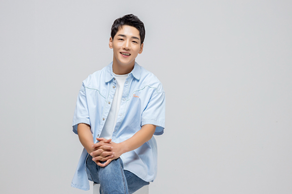 박군이 '사랑의 자선기금' 자선 행사에 참여했다. [사진=토탈셋]