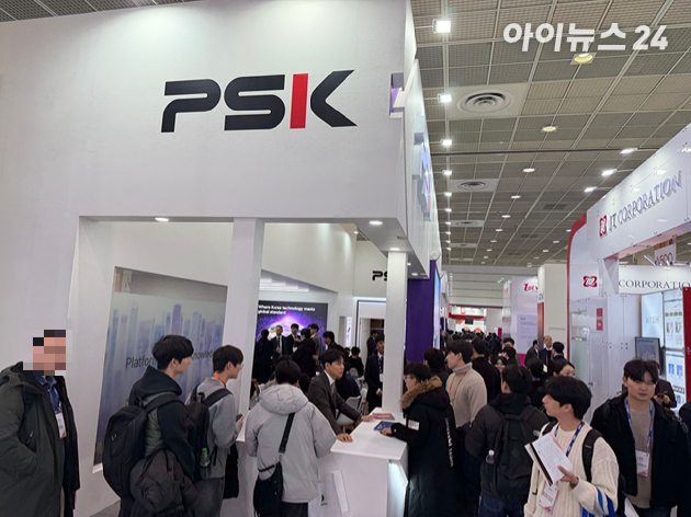 12일 세미콘코리아는 기업 관계자들과 취업 준비생들로 붐볐다. [사진=황세웅 기자]