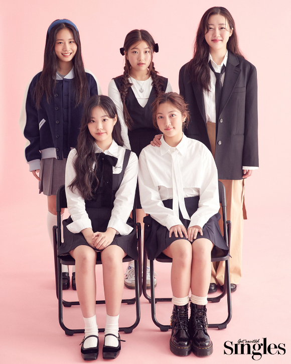 '싱글즈' 11월호가 '소년소녀 연애하다' 출연진 10인의 화보를 공개했다. [사진=싱글즈]