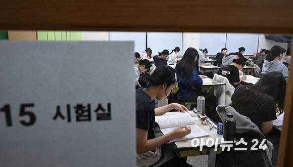 2026학년도 대학수학능력시험일인 13일 오전 서울 광진구 광남고등학교에서 수험생들이 시험 시작을 기다리고 있다. [사진=사진공동취재단]