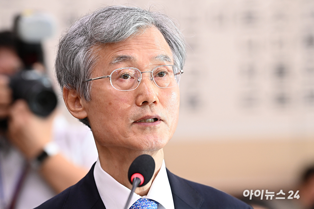 조희대 대법원장이 6일 국회 법제사법위원회에서 열린 대법원 등에 대한 국정감사에서 인사말하고 있다. [사진=곽영래 기자]