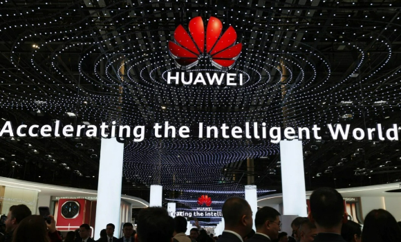 2025년 MWC 화웨이 부스 전경.