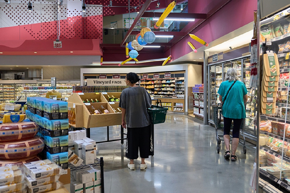 미국 LA의 한 마트에서 소비자들이 장을 보고 있다. [사진=EPA/연합뉴스]