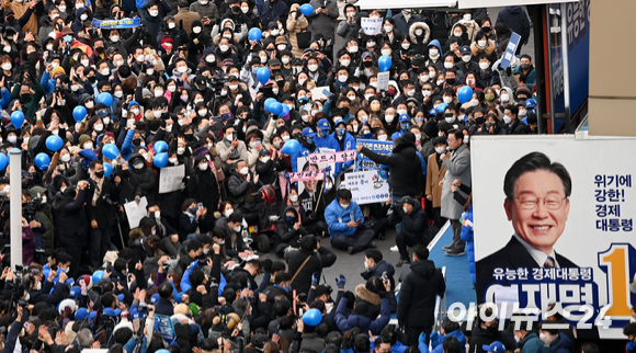 이재명 더불어민주당 대선후보가 22일 오후 경기 부천역 광장에서 '경기도를 넘어 전세계가 부러워하는 대한민국 만들겠습니다!' 부천 유세에서 지지를 호소하고 있다. [사진=국회사진취재단]