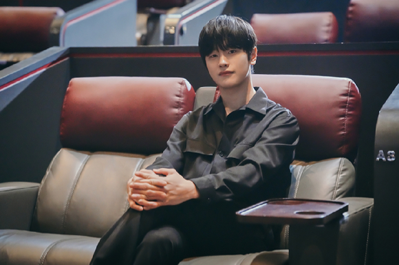 배우 김도완이 'ONE: 하이스쿨 히어로즈' 라운드 인터뷰를 진행했다. [사진=웨이브 ]