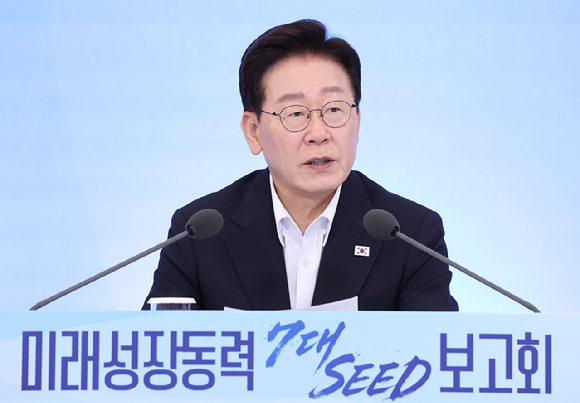 이재명 대통령이 12일 청와대에서 열린 미래성장동력 '7대 SEED' 보고회에서 발언하고 있다. 2026.8.12 [청와대통신사진기자단] [사진=연합뉴스]