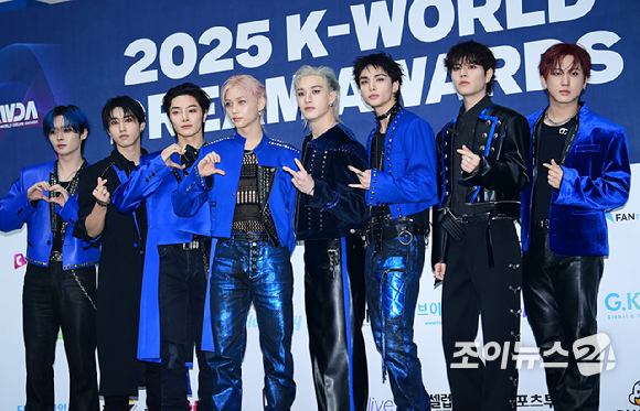 스트레이 키즈, 3주째 빌보드 질주…&apos;빌보드 200&apos; 8위·&apos;아티스트 100&apos; 6위