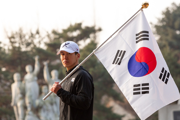 가수 션이 발톱이 빠진 발을 공개했다. [사진=션 인스타그램]