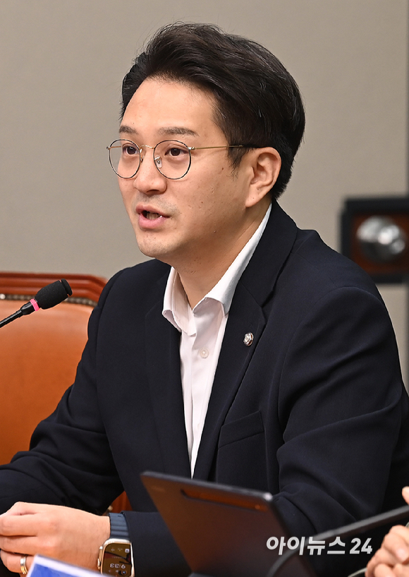 전용기 더불어민주당 최고위원이 31일 서울 여의도 국회에서 열린 최고위원회의에서 발언하고 있다. [사진=곽영래 기자]