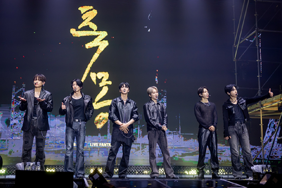 SF9이 데뷔 10주년 기념 콘서트 '2026 SF9 LIVE FANTASY #6 축몽(十年逐夢)'을 통해 팬들을 만나고 있다. [사진=FNC엔터테인먼트]