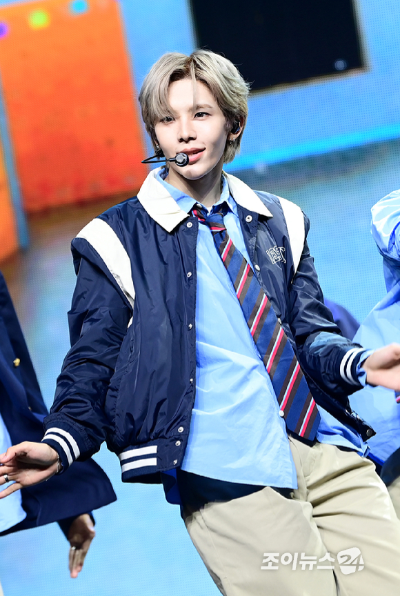 그룹 라이즈 쇼타로가 19일 오전 서울 용산구 블루스퀘어에서 열린 라이즈(RIIZE) 첫 정규 'ODYSSEY(오디세이)' 쇼케이스에 참석해 타이틀곡 '플라이 업' 무대를 선보이고 있다. [사진=정소희 기자]