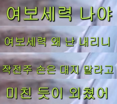 가수 임창정이 1일 오후 열린 서울 영등포 CGV 스타리움관에서 정규 17집 발매 기념 쇼케이스에서 새 앨범을 소개하고 있다. [사진=: YES IM 엔터테인먼트]