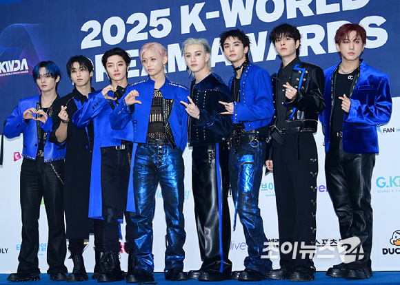 그룹 스트레이 키즈(Stray Kids)가 21일 오후 서울 잠실실내체육관에서 열린 '2025 케이 월드 드림 어워즈'(2025 K WORLD DREAM AWARDS)에 블루카펫 행사에 참석하고 있다. [사진=정소희 기자]