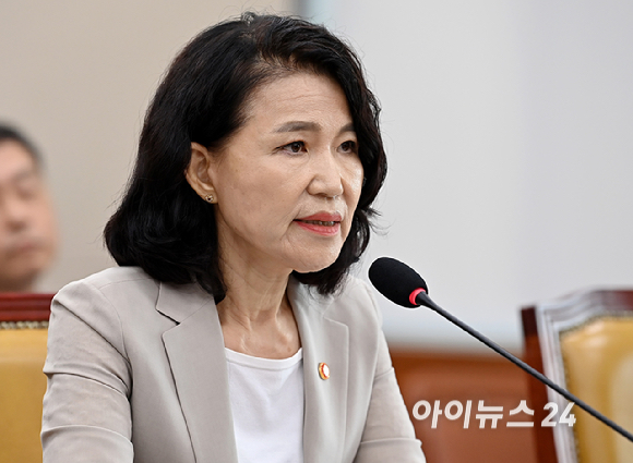 이진숙 방통위원장이 7일 서울 여의도 서울 여의도 국회에서 열린 과학기술정보통신위원회 전체회의에서 질의에 답변하고 있다. [사진=곽영래 기자]