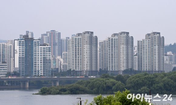 여의도에서 바라본 상수동 일대 아파트 전경. [사진=김성진 기자]